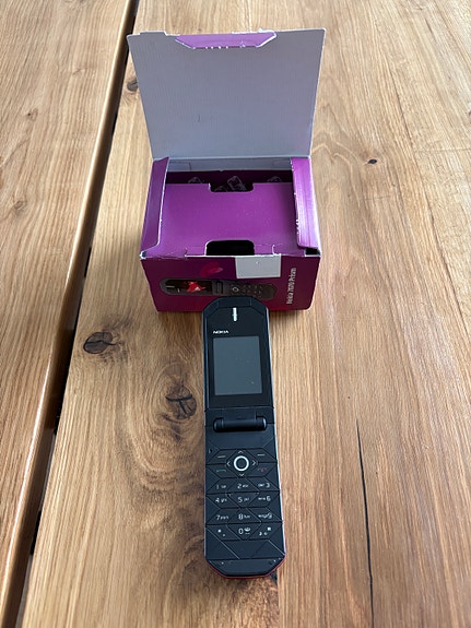 Nokia 7070 Prism simpukkapuhelin