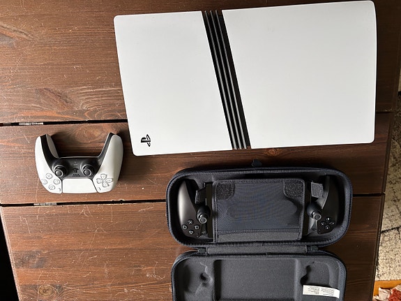 Sony PlayStation pro 5, Sony Playstation Portal, 1 Playstation 5 ohjain