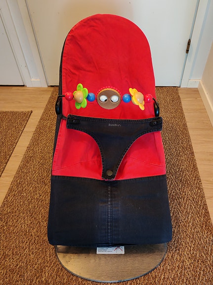 Babybjörn sitteri ja lelukaari