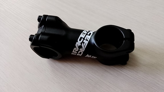RaceFace stemmi