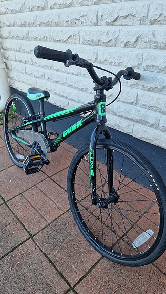 Myydään hyväkuntoinen lasten 20" BMX-pyörä