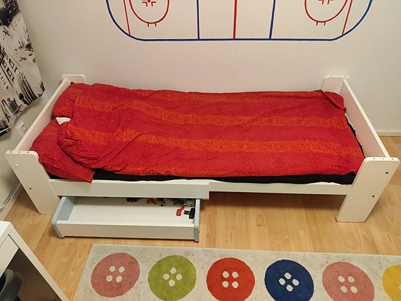 Unipuu jatkettava lastensänky valkoinen