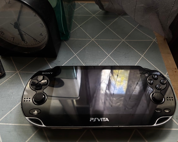 Sony PS Vita 1004 käsikonsoli musta