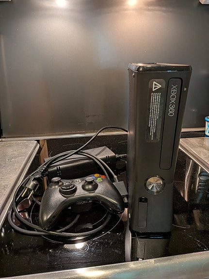 Microsoft Xbox 360 S -pelikonsoli, musta
