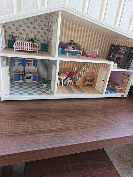 Lundby nukkekoti kalusteineen