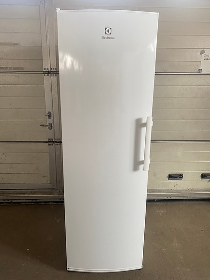Hieno täyskorkea Electrolux jääkaappi