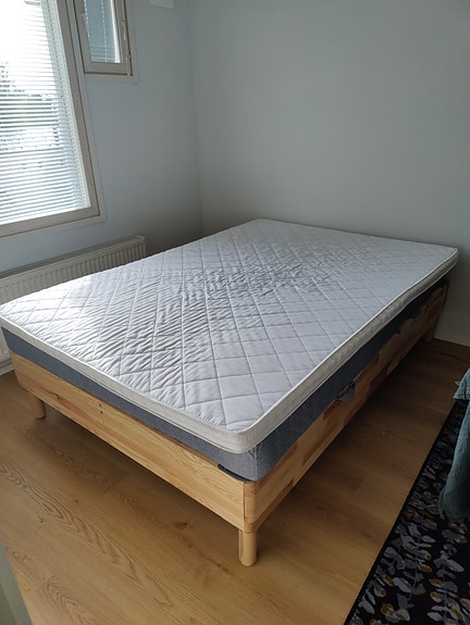 ikea sänky 140cm