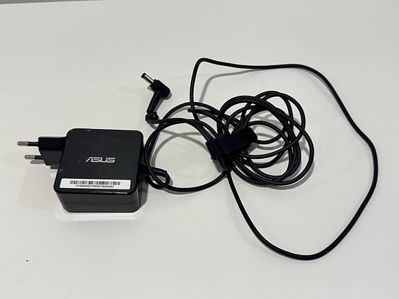 Alkuperäinen ASUS läppärin laturi 45W (19V 2.37A) – Malli ADP-45AW