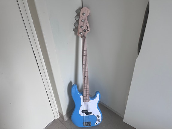 Squier precision bass by fender