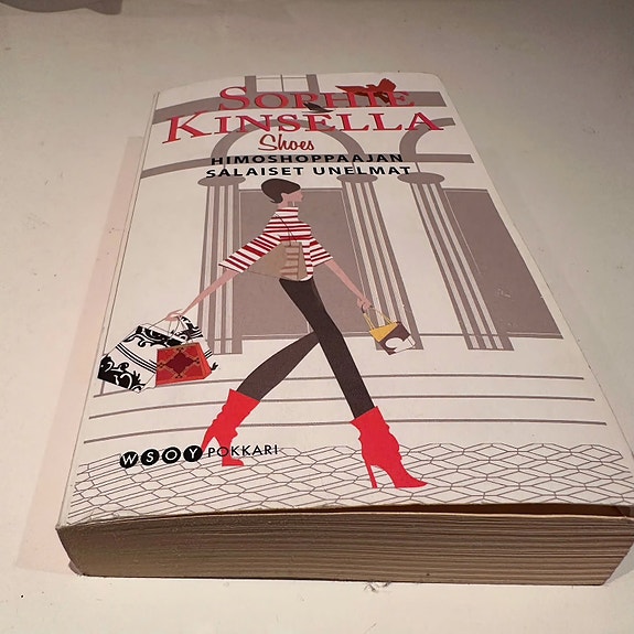 Sophie Kinsella Himoshoppaajan salaiset unelmat kirja