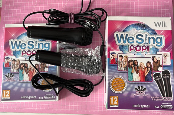 Nintendo Wii We Sing Pop! peli ja mikrofonit 2kpl