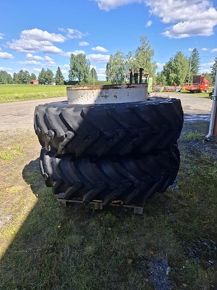 18.4 38 paripyörät