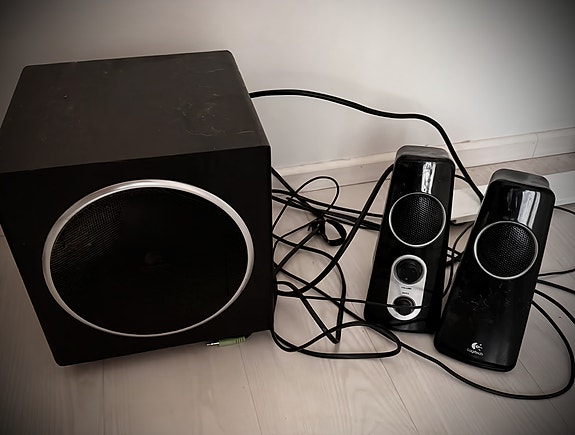 Logitech Z523 kaiuttimet ja subwoofer