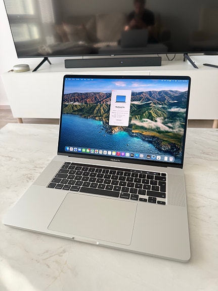 MacBook Pro 16” 2019 – i7, 16GB RAM, Radeon Pro 5500M, 512GB SSD, Uusi akku
