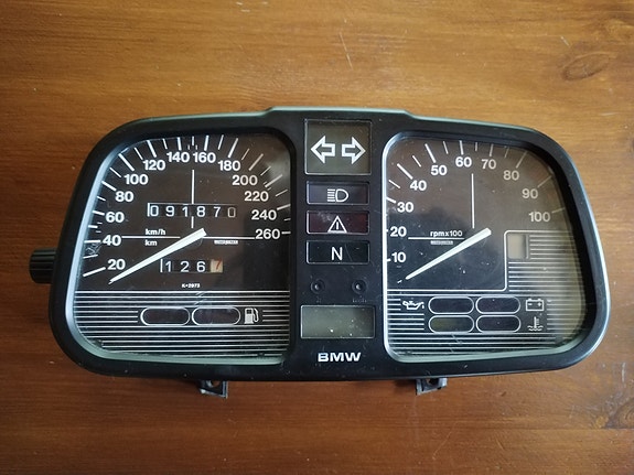 BMW K100 mittaristo