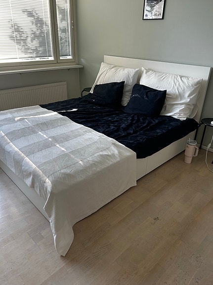 IKEA MALM 160cmx200cm sänky 4 laatikkoa ja patjat