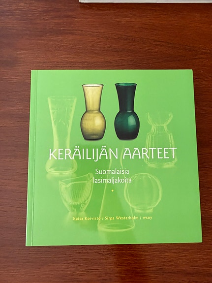 Keräilijän aarteet Suomalaisia lasimaljakoita -kirja kuin uusi!