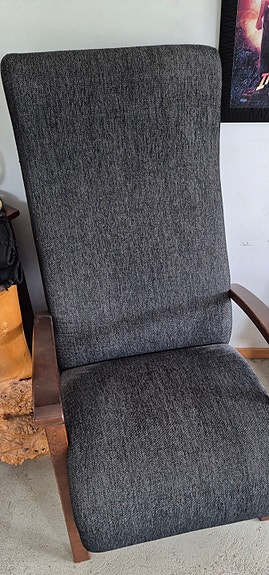 Myydään käyttämätön Iskun nojatuoli