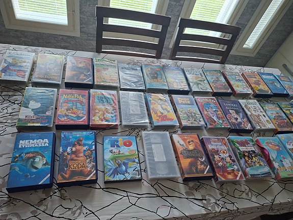 Kokoelma lasten vhs elokuvia