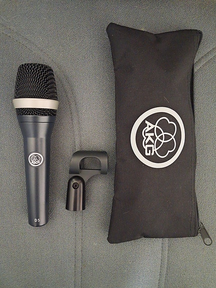 AKG D5 mikrofoni