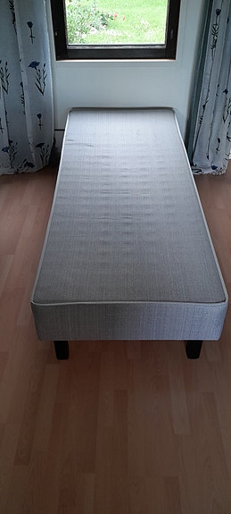 Sängynrunko / runkopatja 80x200 harmaa