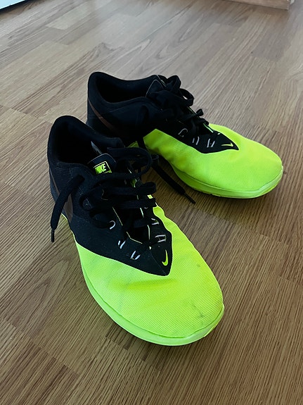 Nike salikengät koko 43 musta–neonkeltainen