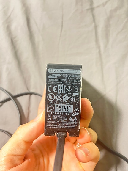 Alkuperäinen Samsung virtalähde / laturi (19V, 59W, A5919_KPNL)