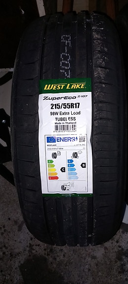 Kesärenkaat 17tuumaa