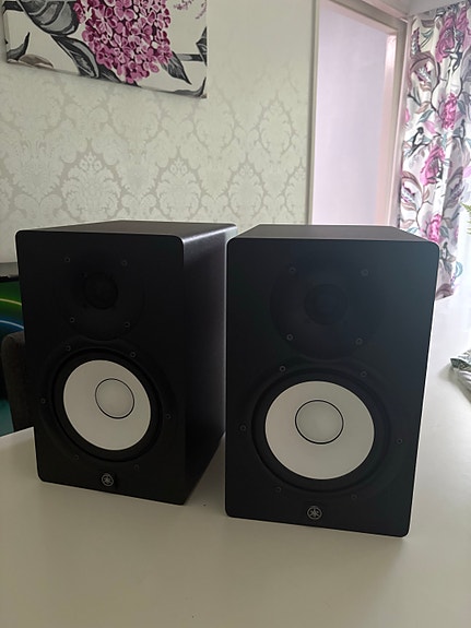 Yamaha HS7 kaiuttimet musta