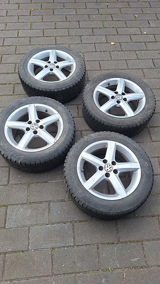 Vw Polo (6R) 15" alumiinivanteet Nokian R3 kitkoilla