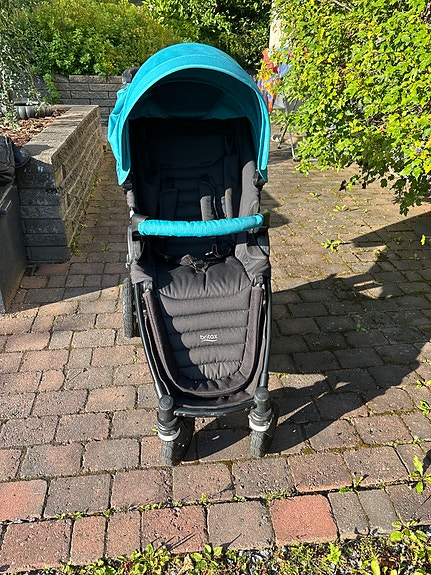 Britax b-motion  4 plus rattaat turkoosilla kuomulla