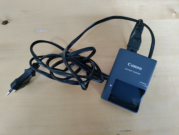 Canon kameran laturi NSW21723