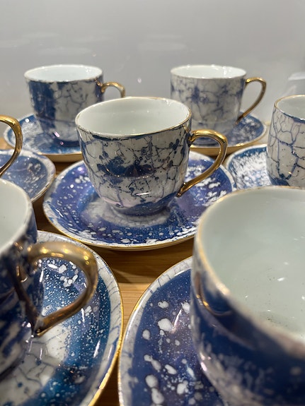 Uniikki käsinmaalattu vintage kahviastiasto, signeeraus PS-83