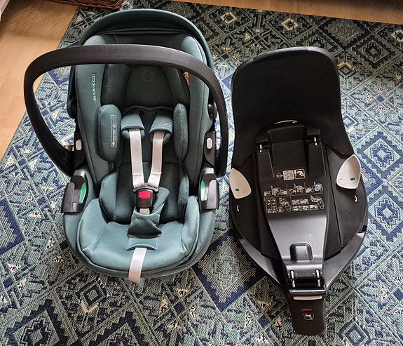 Maxi-Cosi Pebble 360 PRO Turvakaukalo sekä  Maxi-Cosi FamilyFix 360 PRO jalusta