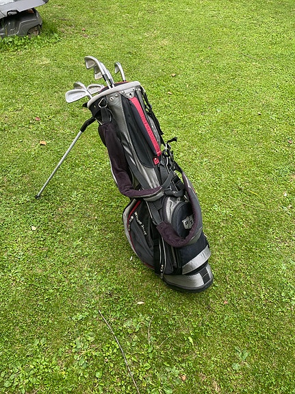 Wilson Staff golfbägi ja Maxfli revolutin mailat + putteri