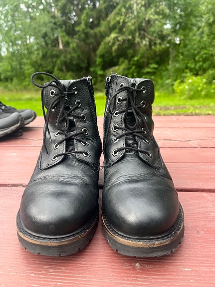 Mustat bootsit 38