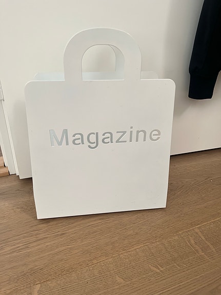 Magazine metallinen lehtiteline