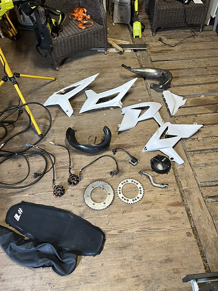 Sekaläjä beta rr 125 2t 2020 osia sekä muita