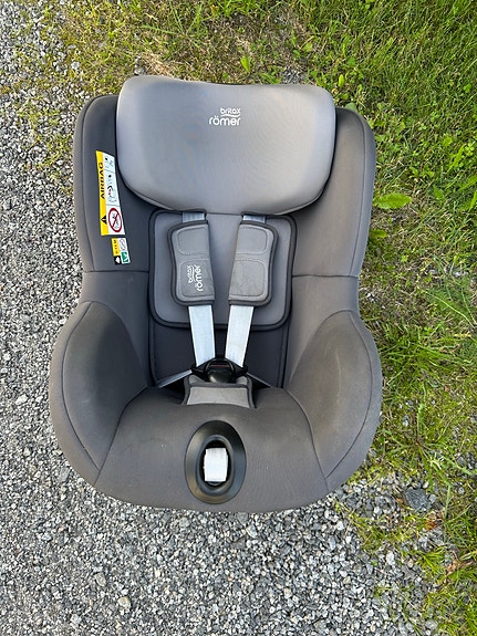 Britax Römer dualfix 5Z turvaistuin ja telakka.
