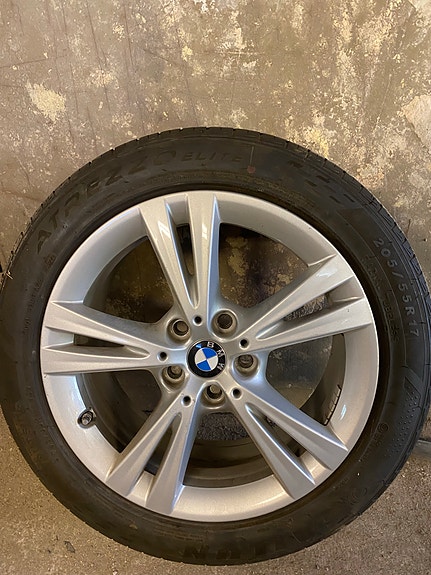 BMW alkuperäiset 17” alumiinivanteet.