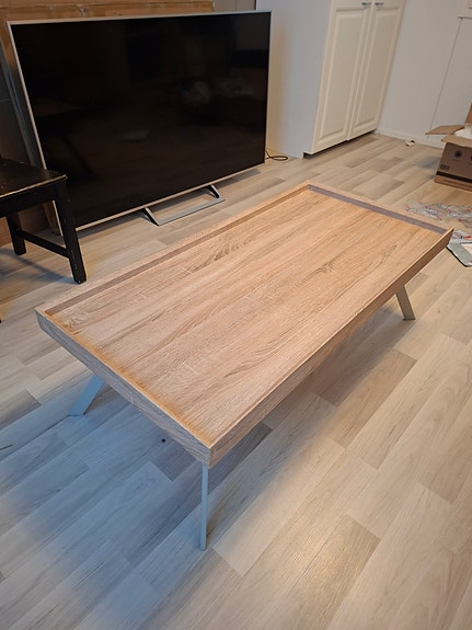 VEKE, Tamminen sohvapöytä