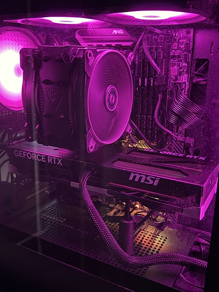 Pelikone: 5070ti + 5800X3D + 32gb + 1tb m.2