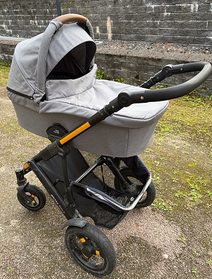 Britax Smile yhdistelmävaunut harmaa mustalla rungolla