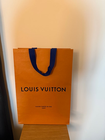 Louis Vuitton paperikassi