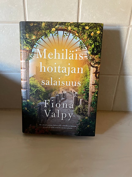 Fiona Valpy: Mehiläishoitajan salaisuus kirja