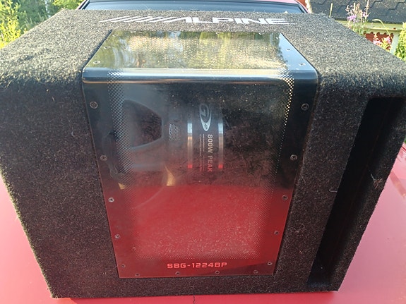 Alpine subwoofer kotelolla + Redline LAB600.1 vahvistin