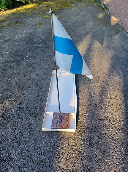 Suomen lippu pöytämalli