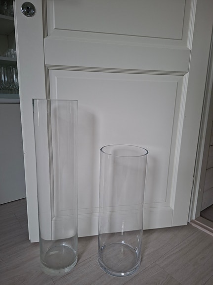 2kpl korkeita lasimaljakoita