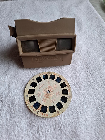 View-Master katselulaite ja kuvakiekkoja