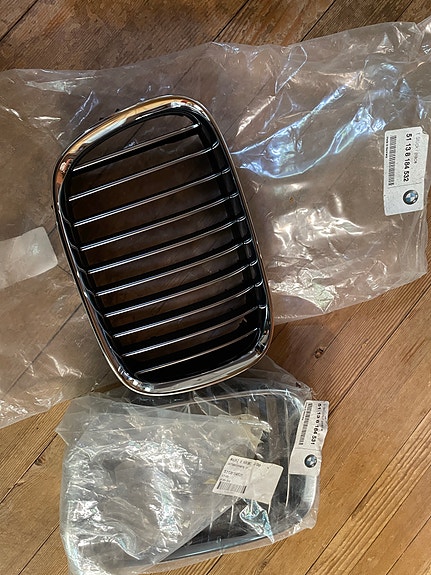 BMW etusäleikkö / munuaiset E39 540 OEM